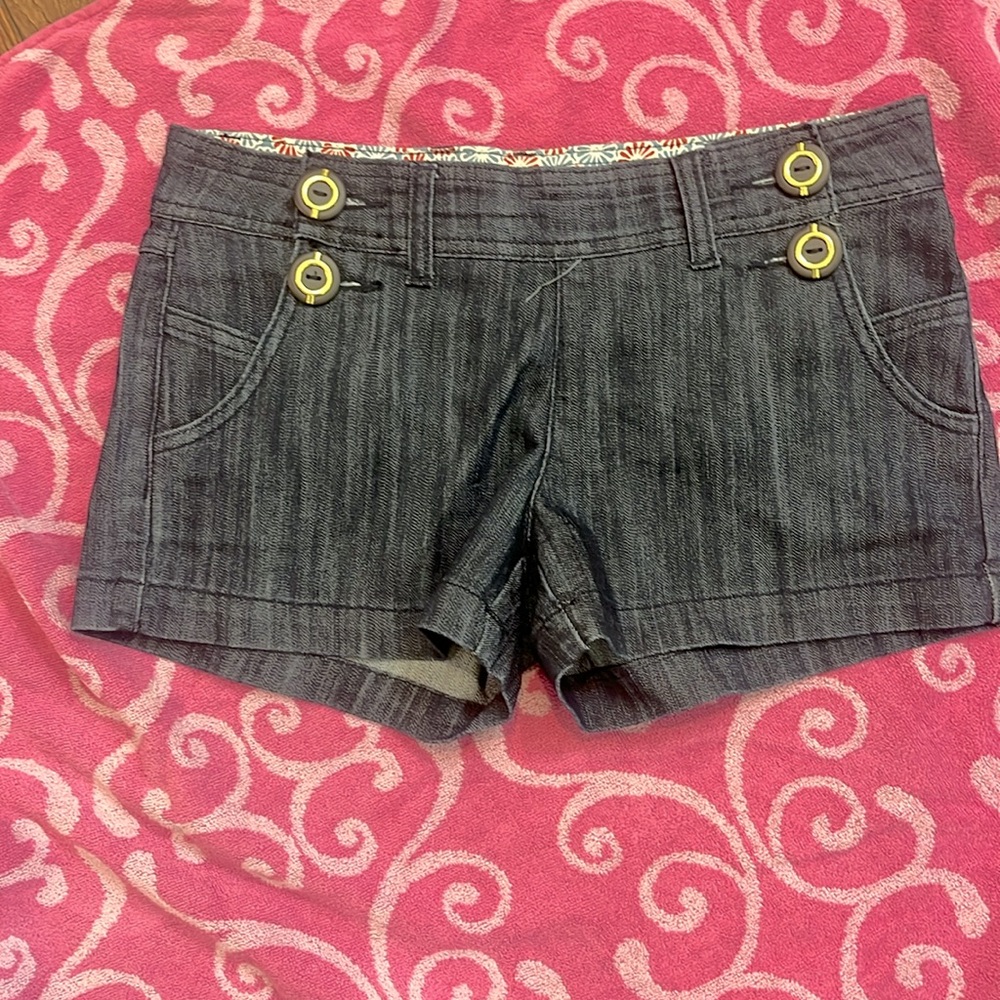 Zana Di gold button shortie shorts. Size 7 jr.